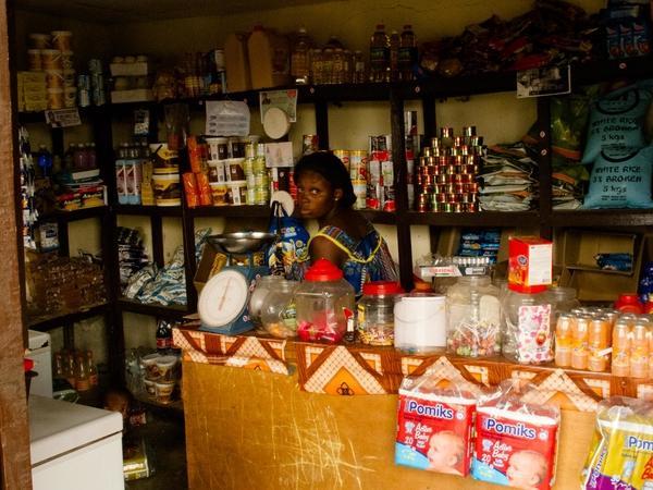 mujer africana foto malabo guinea ecuatorial mercado